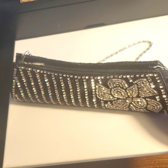 Glamorous Silver Beaded Floral Design Bridal Clutch/Evening Purse - Picture 5 of 15